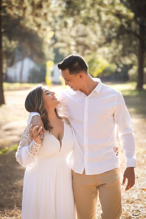 pre-wedding-ensaio-foto-fotografias-floresta-do-lobo-fotografo-daniel-custodio-uberlandia-minas-gerais-casar-casamento-cerimonial-noiva-noivo-padrinho-madrinha-dama-paje-buffet-dj-make-vestido-terno-amor-aliança-cartorio-civil-igreja-chacara-por-do-sol-'