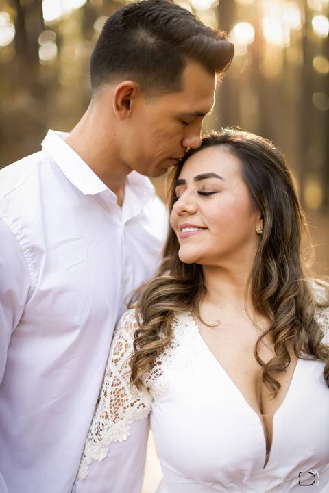 pre-wedding-ensaio-foto-fotografias-floresta-do-lobo-fotografo-daniel-custodio-uberlandia-minas-gerais-casar-casamento-cerimonial-noiva-noivo-padrinho-madrinha-dama-paje-buffet-dj-make-vestido-terno-amor-aliança-cartorio-civil-igreja-chacara-por-do-sol-'