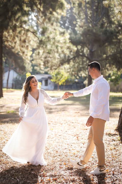 pre-wedding-ensaio-foto-fotografias-floresta-do-lobo-fotografo-daniel-custodio-uberlandia-minas-gerais-casar-casamento-cerimonial-noiva-noivo-padrinho-madrinha-dama-paje-buffet-dj-make-vestido-terno-amor-aliança-cartorio-civil-igreja-chacara-por-do-sol-'