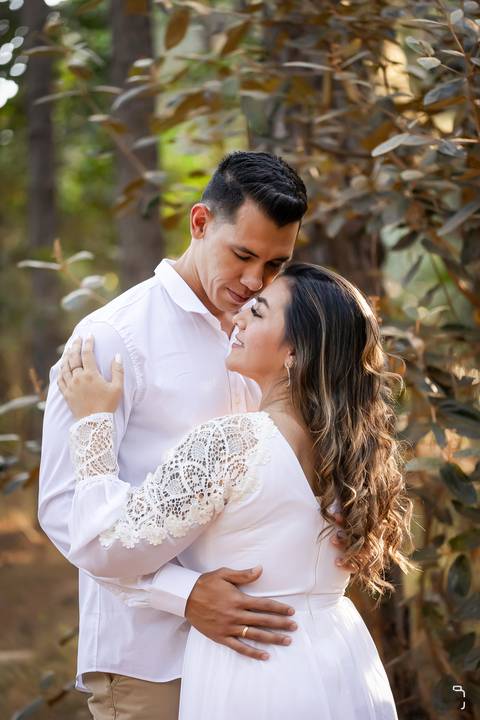 pre-wedding-ensaio-foto-fotografias-floresta-do-lobo-fotografo-daniel-custodio-uberlandia-minas-gerais-casar-casamento-cerimonial-noiva-noivo-padrinho-madrinha-dama-paje-buffet-dj-make-vestido-terno-amor-aliança-cartorio-civil-igreja-chacara-por-do-sol-'