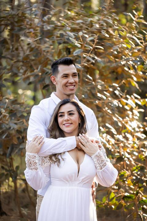 pre-wedding-ensaio-foto-fotografias-floresta-do-lobo-fotografo-daniel-custodio-uberlandia-minas-gerais-casar-casamento-cerimonial-noiva-noivo-padrinho-madrinha-dama-paje-buffet-dj-make-vestido-terno-amor-aliança-cartorio-civil-igreja-chacara-por-do-sol-'