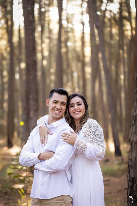 pre-wedding-ensaio-foto-fotografias-floresta-do-lobo-fotografo-daniel-custodio-uberlandia-minas-gerais-casar-casamento-cerimonial-noiva-noivo-padrinho-madrinha-dama-paje-buffet-dj-make-vestido-terno-amor-aliança-cartorio-civil-igreja-chacara-por-do-sol-'