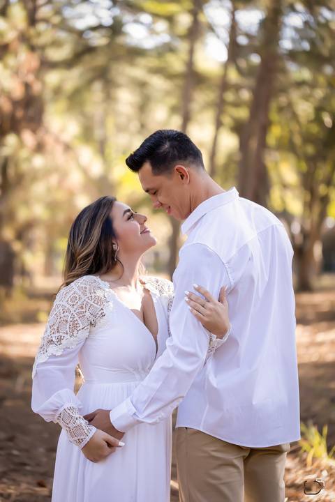 pre-wedding-ensaio-foto-fotografias-floresta-do-lobo-fotografo-daniel-custodio-uberlandia-minas-gerais-casar-casamento-cerimonial-noiva-noivo-padrinho-madrinha-dama-paje-buffet-dj-make-vestido-terno-amor-aliança-cartorio-civil-igreja-chacara-por-do-sol-'