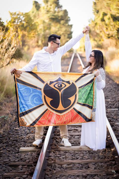 pre-wedding-ensaio-foto-fotografias-floresta-do-lobo-fotografo-daniel-custodio-uberlandia-minas-gerais-casar-casamento-cerimonial-noiva-noivo-padrinho-madrinha-dama-paje-buffet-dj-make-vestido-terno-amor-aliança-cartorio-civil-igreja-chacara-por-do-sol-'