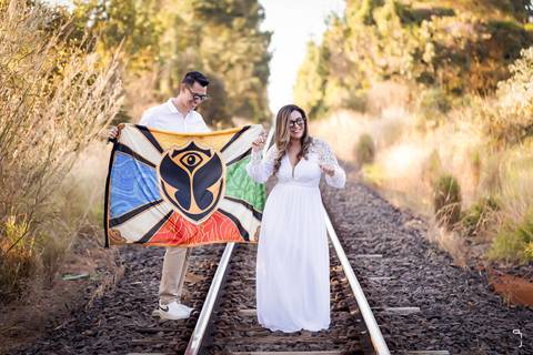 pre-wedding-ensaio-foto-fotografias-floresta-do-lobo-fotografo-daniel-custodio-uberlandia-minas-gerais-casar-casamento-cerimonial-noiva-noivo-padrinho-madrinha-dama-paje-buffet-dj-make-vestido-terno-amor-aliança-cartorio-civil-igreja-chacara-por-do-sol-'