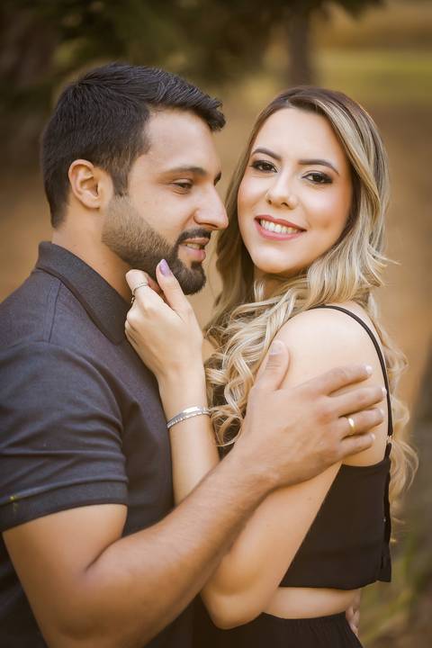 pre-wedding-ensaio-casal-casar-foto-fotografias-casamento-fotografo-em-uberlandia-daniel-custodio-uberlandia-minas-gerias-centro-cidade-parque-una-por-do-sol-igreja-maria-de-voz-vestido-terno-cerimonia-cerimonial-dj-buffet-banda-amor-love-madrinha-paje'
