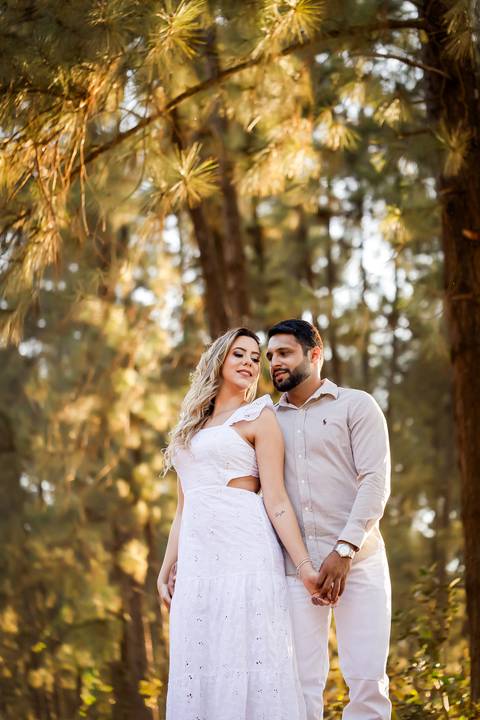 pre-wedding-ensaio-casal-casar-foto-fotografias-casamento-fotografo-em-uberlandia-daniel-custodio-uberlandia-minas-gerias-centro-cidade-parque-una-por-do-sol-igreja-maria-de-voz-vestido-terno-cerimonia-cerimonial-dj-buffet-banda-amor-love-madrinha-paje'