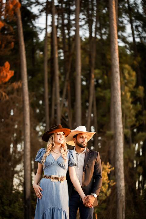 pre-wedding-ensaio-casal-casar-foto-fotografias-casamento-fotografo-em-uberlandia-daniel-custodio-uberlandia-minas-gerias-centro-cidade-parque-una-por-do-sol-igreja-maria-de-voz-vestido-terno-cerimonia-cerimonial-dj-buffet-banda-amor-love-madrinha-paje'