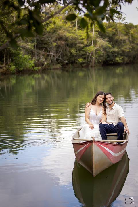 pre-wedding-ensaio-casal-casar-foto-fotografias-casamento-fotografo-em-uberlandia-daniel-custodio-uberlandia-minas-gerias-centro-cidade-parque-una-por-do-sol-igreja-maria-de-voz-vestido-terno-cerimonia-cerimonial-dj-buffet-banda-amor-love-madrinha-paje'