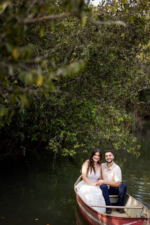 pre-wedding-ensaio-casal-casar-foto-fotografias-casamento-fotografo-em-uberlandia-daniel-custodio-uberlandia-minas-gerias-centro-cidade-parque-una-por-do-sol-igreja-maria-de-voz-vestido-terno-cerimonia-cerimonial-dj-buffet-banda-amor-love-madrinha-paje'