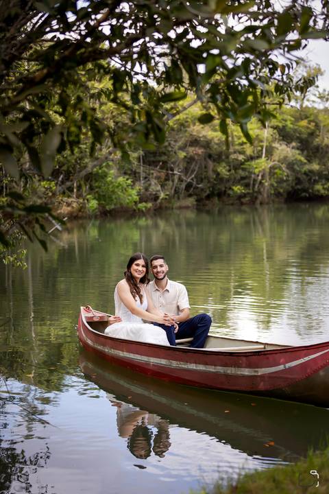 pre-wedding-ensaio-casal-casar-foto-fotografias-casamento-fotografo-em-uberlandia-daniel-custodio-uberlandia-minas-gerias-centro-cidade-parque-una-por-do-sol-igreja-maria-de-voz-vestido-terno-cerimonia-cerimonial-dj-buffet-banda-amor-love-madrinha-paje'