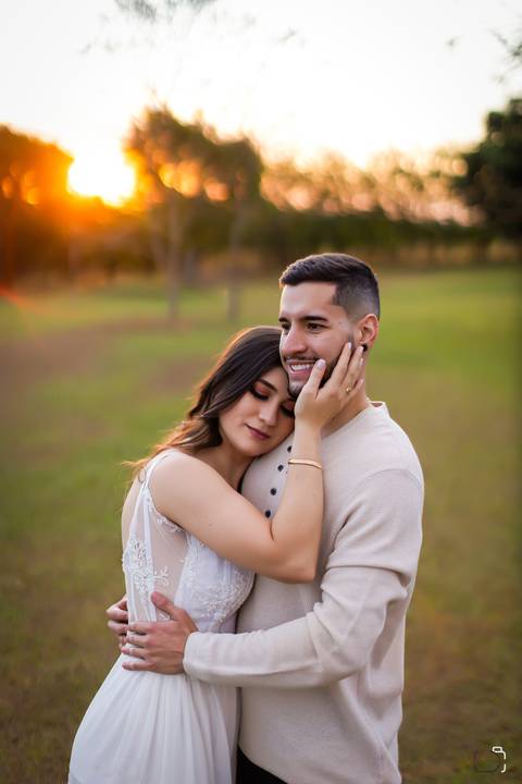 pre-wedding-ensaio-casal-casar-foto-fotografias-casamento-fotografo-em-uberlandia-daniel-custodio-uberlandia-minas-gerias-centro-cidade-parque-una-por-do-sol-igreja-maria-de-voz-vestido-terno-cerimonia-cerimonial-dj-buffet-banda-amor-love-madrinha-paje'