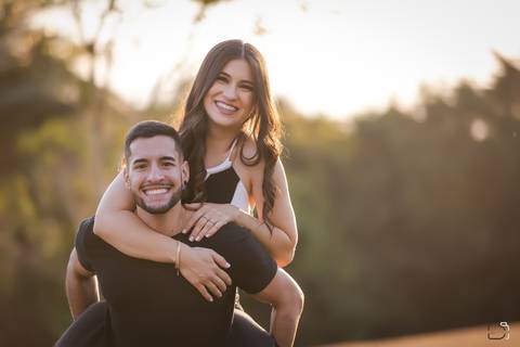 pre-wedding-ensaio-casal-casar-foto-fotografias-casamento-fotografo-em-uberlandia-daniel-custodio-uberlandia-minas-gerias-centro-cidade-parque-una-por-do-sol-igreja-maria-de-voz-vestido-terno-cerimonia-cerimonial-dj-buffet-banda-amor-love-madrinha-paje'
