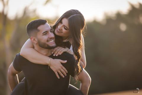 pre-wedding-ensaio-casal-casar-foto-fotografias-casamento-fotografo-em-uberlandia-daniel-custodio-uberlandia-minas-gerias-centro-cidade-parque-una-por-do-sol-igreja-maria-de-voz-vestido-terno-cerimonia-cerimonial-dj-buffet-banda-amor-love-madrinha-paje'