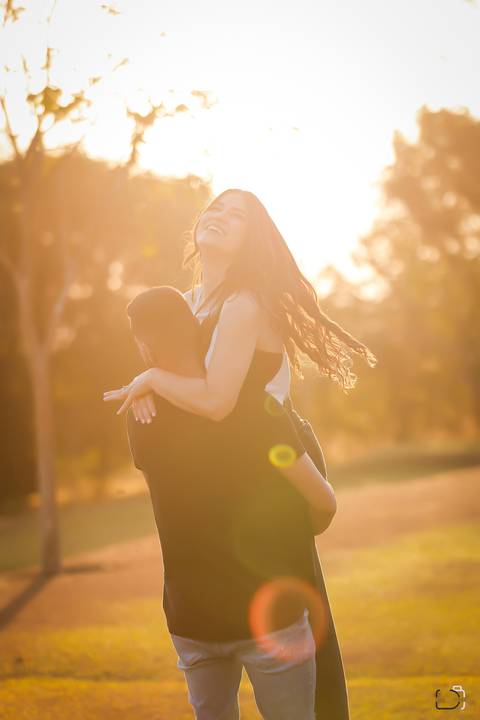 pre-wedding-ensaio-casal-casar-foto-fotografias-casamento-fotografo-em-uberlandia-daniel-custodio-uberlandia-minas-gerias-centro-cidade-parque-una-por-do-sol-igreja-maria-de-voz-vestido-terno-cerimonia-cerimonial-dj-buffet-banda-amor-love-madrinha-paje'