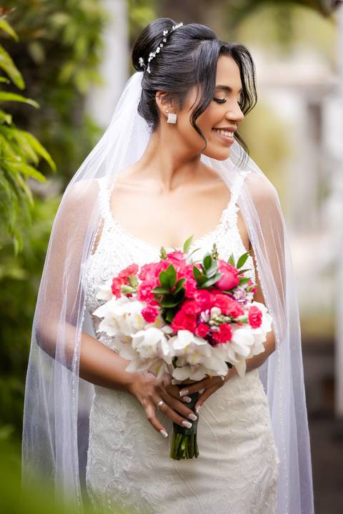 casamento-casar-noiva-make-vestido-buque-brinde-madrinha-dama-rainha-amor-fotografia-de-casamento-noivo-padrinho-chacara-love-cerimonial-igreja-por-do-sol-fotografo-fotos-dj-buffet-dança-uberlandia-minas-gerais-aliança-anel-banda-bar-buffet-buque-paixao- '