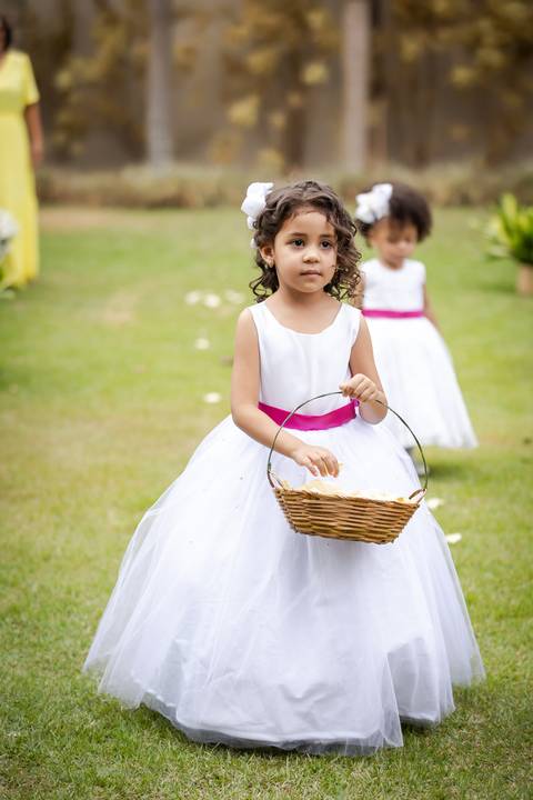 casamento-casar-noiva-make-vestido-buque-brinde-madrinha-dama-rainha-amor-fotografia-de-casamento-noivo-padrinho-chacara-love-cerimonial-igreja-por-do-sol-fotografo-fotos-dj-buffet-dança-uberlandia-minas-gerais-aliança-anel-banda-bar-buffet-buque-paixao- '