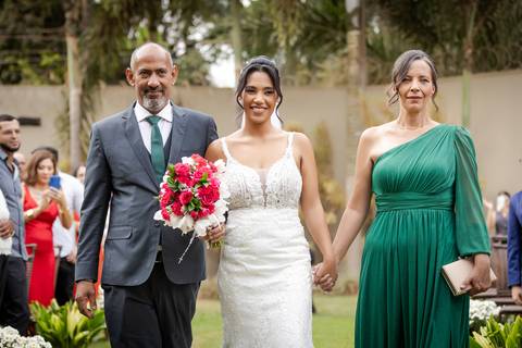 casamento-casar-noiva-make-vestido-buque-brinde-madrinha-dama-rainha-amor-fotografia-de-casamento-noivo-padrinho-chacara-love-cerimonial-igreja-por-do-sol-fotografo-fotos-dj-buffet-dança-uberlandia-minas-gerais-aliança-anel-banda-bar-buffet-buque-paixao- '