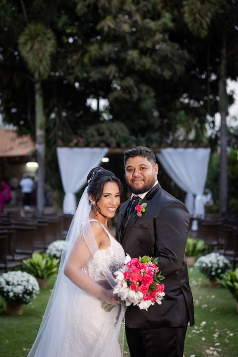 casamento-casar-noiva-make-vestido-buque-brinde-madrinha-dama-rainha-amor-fotografia-de-casamento-noivo-padrinho-chacara-love-cerimonial-igreja-por-do-sol-fotografo-fotos-dj-buffet-dança-uberlandia-minas-gerais-aliança-anel-banda-bar-buffet-buque-paixao- '