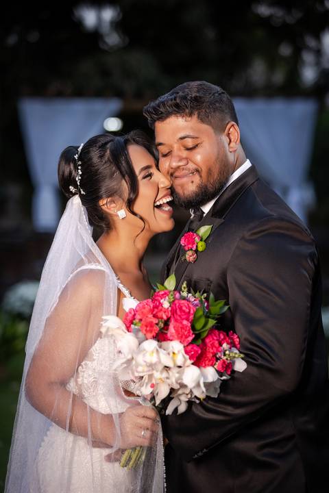 casamento-casar-noiva-make-vestido-buque-brinde-madrinha-dama-rainha-amor-fotografia-de-casamento-noivo-padrinho-chacara-love-cerimonial-igreja-por-do-sol-fotografo-fotos-dj-buffet-dança-uberlandia-minas-gerais-aliança-anel-banda-bar-buffet-buque-paixao- '