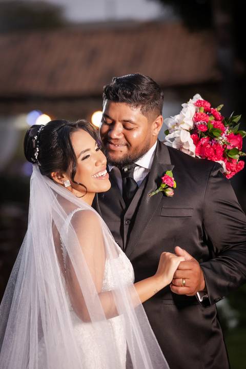 casamento-casar-noiva-make-vestido-buque-brinde-madrinha-dama-rainha-amor-fotografia-de-casamento-noivo-padrinho-chacara-love-cerimonial-igreja-por-do-sol-fotografo-fotos-dj-buffet-dança-uberlandia-minas-gerais-aliança-anel-banda-bar-buffet-buque-paixao- '