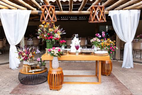 casamento-casar-noiva-make-vestido-buque-brinde-madrinha-dama-rainha-amor-fotografia-de-casamento-noivo-padrinho-chacara-love-cerimonial-igreja-por-do-sol-fotografo-fotos-dj-buffet-dança-uberlandia-minas-gerais-aliança-anel-banda-bar-buffet-buque-paixao- '