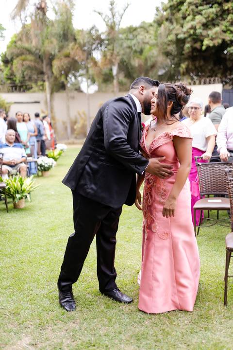 casamento-casar-noiva-make-vestido-buque-brinde-madrinha-dama-rainha-amor-fotografia-de-casamento-noivo-padrinho-chacara-love-cerimonial-igreja-por-do-sol-fotografo-fotos-dj-buffet-dança-uberlandia-minas-gerais-aliança-anel-banda-bar-buffet-buque-paixao- '