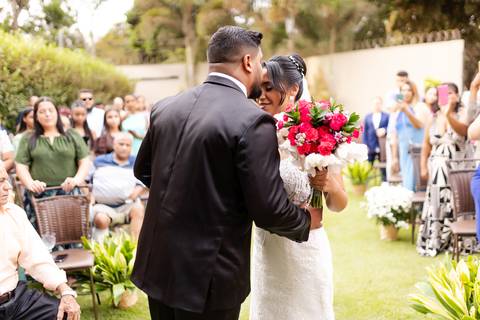 casamento-casar-noiva-make-vestido-buque-brinde-madrinha-dama-rainha-amor-fotografia-de-casamento-noivo-padrinho-chacara-love-cerimonial-igreja-por-do-sol-fotografo-fotos-dj-buffet-dança-uberlandia-minas-gerais-aliança-anel-banda-bar-buffet-buque-paixao- '