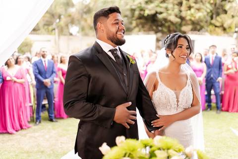 casamento-casar-noiva-make-vestido-buque-brinde-madrinha-dama-rainha-amor-fotografia-de-casamento-noivo-padrinho-chacara-love-cerimonial-igreja-por-do-sol-fotografo-fotos-dj-buffet-dança-uberlandia-minas-gerais-aliança-anel-banda-bar-buffet-buque-paixao- '