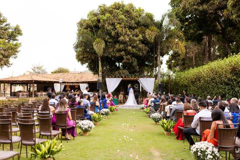 casamento-casar-noiva-make-vestido-buque-brinde-madrinha-dama-rainha-amor-fotografia-de-casamento-noivo-padrinho-chacara-love-cerimonial-igreja-por-do-sol-fotografo-fotos-dj-buffet-dança-uberlandia-minas-gerais-aliança-anel-banda-bar-buffet-buque-paixao- '