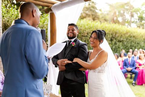 casamento-casar-noiva-make-vestido-buque-brinde-madrinha-dama-rainha-amor-fotografia-de-casamento-noivo-padrinho-chacara-love-cerimonial-igreja-por-do-sol-fotografo-fotos-dj-buffet-dança-uberlandia-minas-gerais-aliança-anel-banda-bar-buffet-buque-paixao- '