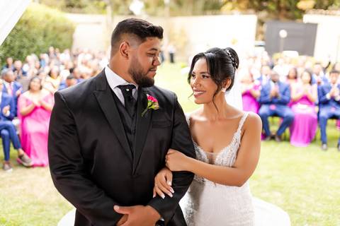 casamento-casar-noiva-make-vestido-buque-brinde-madrinha-dama-rainha-amor-fotografia-de-casamento-noivo-padrinho-chacara-love-cerimonial-igreja-por-do-sol-fotografo-fotos-dj-buffet-dança-uberlandia-minas-gerais-aliança-anel-banda-bar-buffet-buque-paixao- '