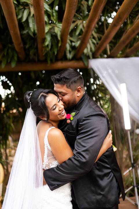 casamento-casar-noiva-make-vestido-buque-brinde-madrinha-dama-rainha-amor-fotografia-de-casamento-noivo-padrinho-chacara-love-cerimonial-igreja-por-do-sol-fotografo-fotos-dj-buffet-dança-uberlandia-minas-gerais-aliança-anel-banda-bar-buffet-buque-paixao- '