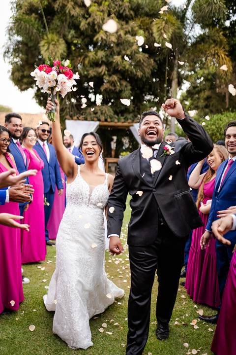 casamento-casar-noiva-make-vestido-buque-brinde-madrinha-dama-rainha-amor-fotografia-de-casamento-noivo-padrinho-chacara-love-cerimonial-igreja-por-do-sol-fotografo-fotos-dj-buffet-dança-uberlandia-minas-gerais-aliança-anel-banda-bar-buffet-buque-paixao- '