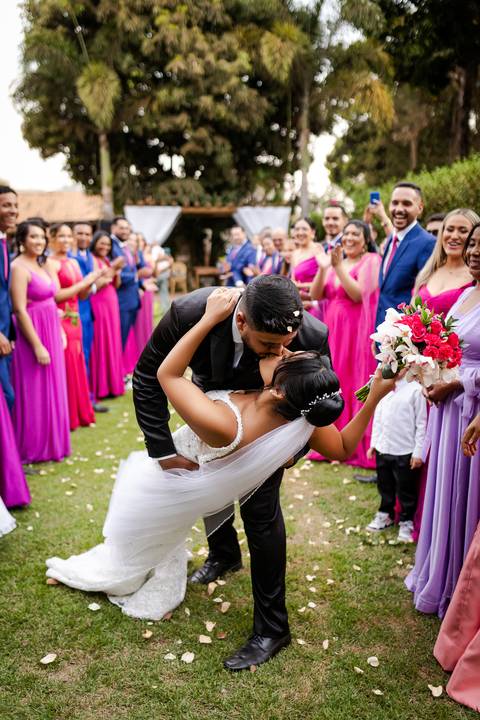 casamento-casar-noiva-make-vestido-buque-brinde-madrinha-dama-rainha-amor-fotografia-de-casamento-noivo-padrinho-chacara-love-cerimonial-igreja-por-do-sol-fotografo-fotos-dj-buffet-dança-uberlandia-minas-gerais-aliança-anel-banda-bar-buffet-buque-paixao- '
