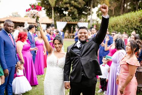 casamento-casar-noiva-make-vestido-buque-brinde-madrinha-dama-rainha-amor-fotografia-de-casamento-noivo-padrinho-chacara-love-cerimonial-igreja-por-do-sol-fotografo-fotos-dj-buffet-dança-uberlandia-minas-gerais-aliança-anel-banda-bar-buffet-buque-paixao- '