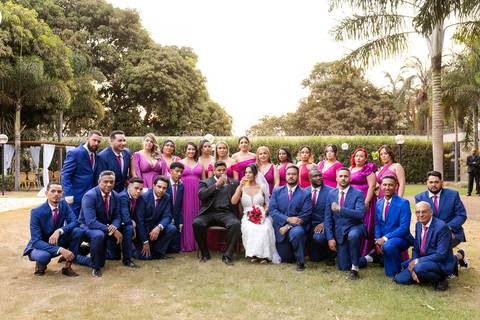 casamento-casar-noiva-make-vestido-buque-brinde-madrinha-dama-rainha-amor-fotografia-de-casamento-noivo-padrinho-chacara-love-cerimonial-igreja-por-do-sol-fotografo-fotos-dj-buffet-dança-uberlandia-minas-gerais-aliança-anel-banda-bar-buffet-buque-paixao- '