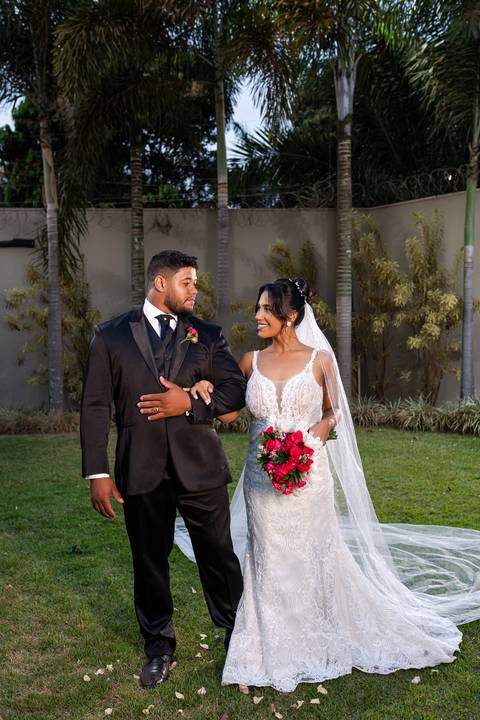 casamento-casar-noiva-make-vestido-buque-brinde-madrinha-dama-rainha-amor-fotografia-de-casamento-noivo-padrinho-chacara-love-cerimonial-igreja-por-do-sol-fotografo-fotos-dj-buffet-dança-uberlandia-minas-gerais-aliança-anel-banda-bar-buffet-buque-paixao- '