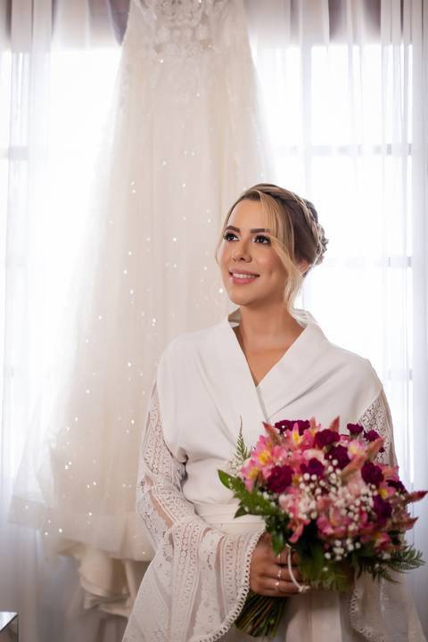 casar-noiva-vestido-make-cabelo-maquiagem-buque-madrinha-brinde-fotografo-fotos-fotografias-buque-aliança-civil-igreja-chacara-buffet-dança-banda-dj-por-do-sol-dama-drone-uberlandia-minas-gerais-amor-love-momento-unico-video-filmagem-mae-pai-filho-veio-oi'