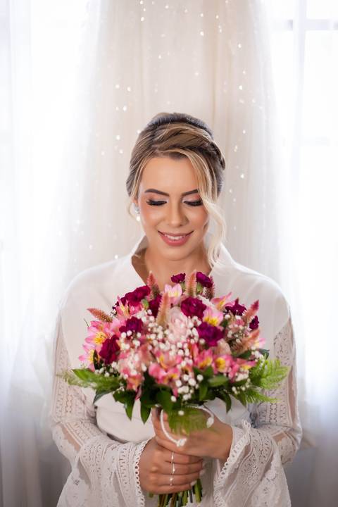 casar-noiva-vestido-make-cabelo-maquiagem-buque-madrinha-brinde-fotografo-fotos-fotografias-buque-aliança-civil-igreja-chacara-buffet-dança-banda-dj-por-do-sol-dama-drone-uberlandia-minas-gerais-amor-love-momento-unico-video-filmagem-mae-pai-filho-veio-oi'