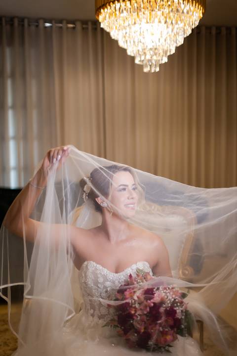 casar-noiva-vestido-make-cabelo-maquiagem-buque-madrinha-brinde-fotografo-fotos-fotografias-buque-aliança-civil-igreja-chacara-buffet-dança-banda-dj-por-do-sol-dama-drone-uberlandia-minas-gerais-amor-love-momento-unico-video-filmagem-mae-pai-filho-veio-oi'