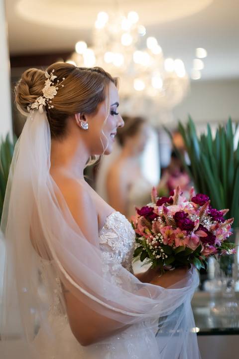 casar-noiva-vestido-make-cabelo-maquiagem-buque-madrinha-brinde-fotografo-fotos-fotografias-buque-aliança-civil-igreja-chacara-buffet-dança-banda-dj-por-do-sol-dama-drone-uberlandia-minas-gerais-amor-love-momento-unico-video-filmagem-mae-pai-filho-veio-oi'