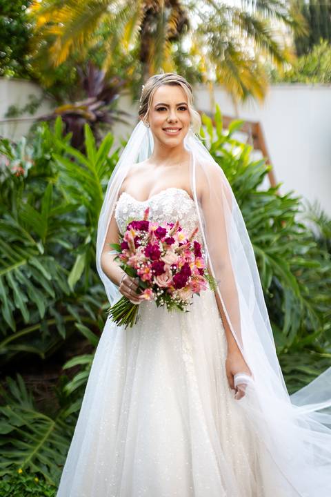 casar-noiva-vestido-make-cabelo-maquiagem-buque-madrinha-brinde-fotografo-fotos-fotografias-buque-aliança-civil-igreja-chacara-buffet-dança-banda-dj-por-do-sol-dama-drone-uberlandia-minas-gerais-amor-love-momento-unico-video-filmagem-mae-pai-filho-veio-oi'