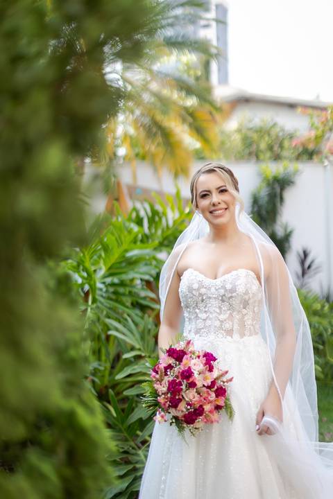casar-noiva-vestido-make-cabelo-maquiagem-buque-madrinha-brinde-fotografo-fotos-fotografias-buque-aliança-civil-igreja-chacara-buffet-dança-banda-dj-por-do-sol-dama-drone-uberlandia-minas-gerais-amor-love-momento-unico-video-filmagem-mae-pai-filho-veio-oi'