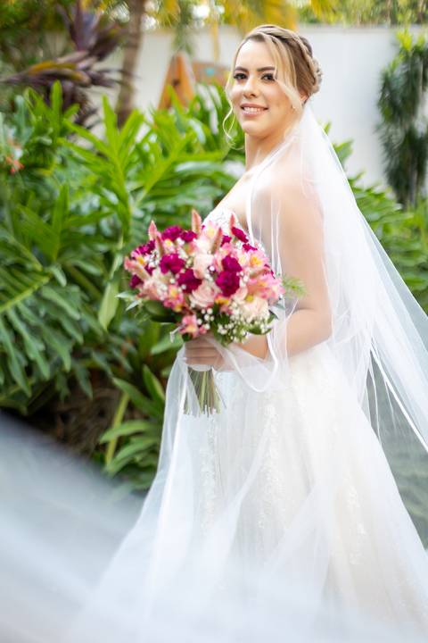 casar-noiva-vestido-make-cabelo-maquiagem-buque-madrinha-brinde-fotografo-fotos-fotografias-buque-aliança-civil-igreja-chacara-buffet-dança-banda-dj-por-do-sol-dama-drone-uberlandia-minas-gerais-amor-love-momento-unico-video-filmagem-mae-pai-filho-veio-oi'