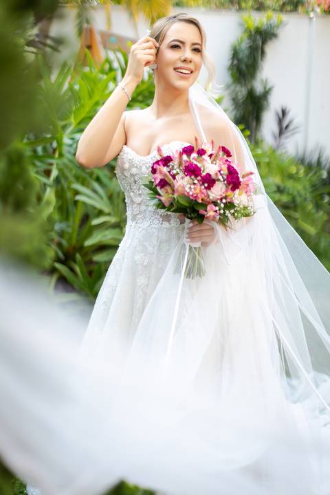 casar-noiva-vestido-make-cabelo-maquiagem-buque-madrinha-brinde-fotografo-fotos-fotografias-buque-aliança-civil-igreja-chacara-buffet-dança-banda-dj-por-do-sol-dama-drone-uberlandia-minas-gerais-amor-love-momento-unico-video-filmagem-mae-pai-filho-veio-oi'