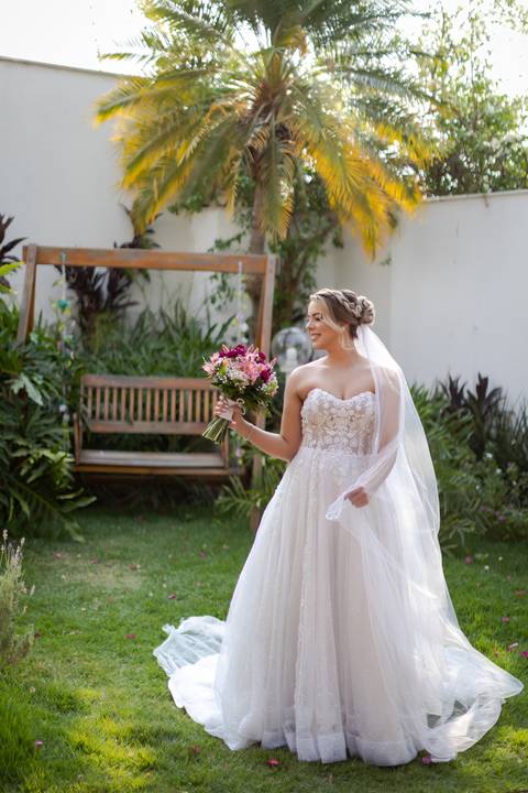 casar-noiva-vestido-make-cabelo-maquiagem-buque-madrinha-brinde-fotografo-fotos-fotografias-buque-aliança-civil-igreja-chacara-buffet-dança-banda-dj-por-do-sol-dama-drone-uberlandia-minas-gerais-amor-love-momento-unico-video-filmagem-mae-pai-filho-veio-oi'