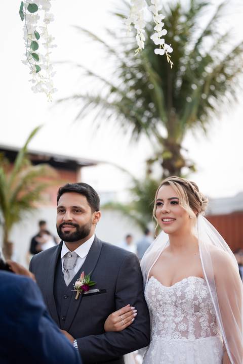 casar-noiva-vestido-make-cabelo-maquiagem-buque-madrinha-brinde-fotografo-fotos-fotografias-buque-aliança-civil-igreja-chacara-buffet-dança-banda-dj-por-do-sol-dama-drone-uberlandia-minas-gerais-amor-love-momento-unico-video-filmagem-mae-pai-filho-veio-oi'