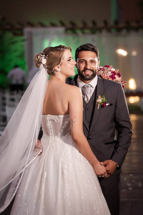 casar-noiva-vestido-make-cabelo-maquiagem-buque-madrinha-brinde-fotografo-fotos-fotografias-buque-aliança-civil-igreja-chacara-buffet-dança-banda-dj-por-do-sol-dama-drone-uberlandia-minas-gerais-amor-love-momento-unico-video-filmagem-mae-pai-filho-veio-oi'