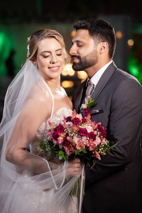 casar-noiva-vestido-make-cabelo-maquiagem-buque-madrinha-brinde-fotografo-fotos-fotografias-buque-aliança-civil-igreja-chacara-buffet-dança-banda-dj-por-do-sol-dama-drone-uberlandia-minas-gerais-amor-love-momento-unico-video-filmagem-mae-pai-filho-veio-oi'